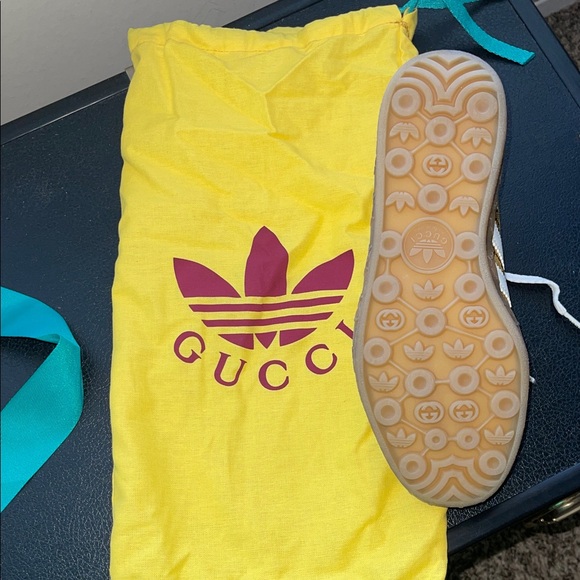 Gucci Tan Sneakers with White Accents - Picture 6 of 6